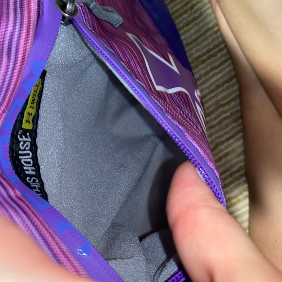 Purple Under Armour gym bag. - Picture 3 of 8
